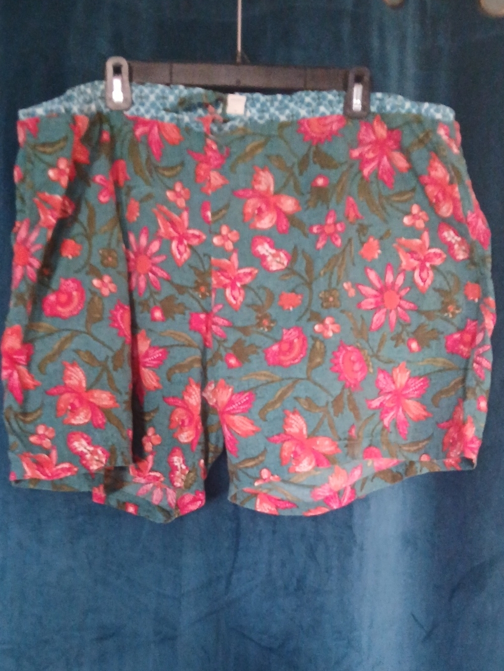 Sundance Cotton Shorts. Pockets. Elastic Waist With Interior Drawstring.